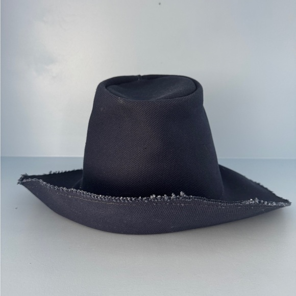 Magic Hat - Picture 1 of 6